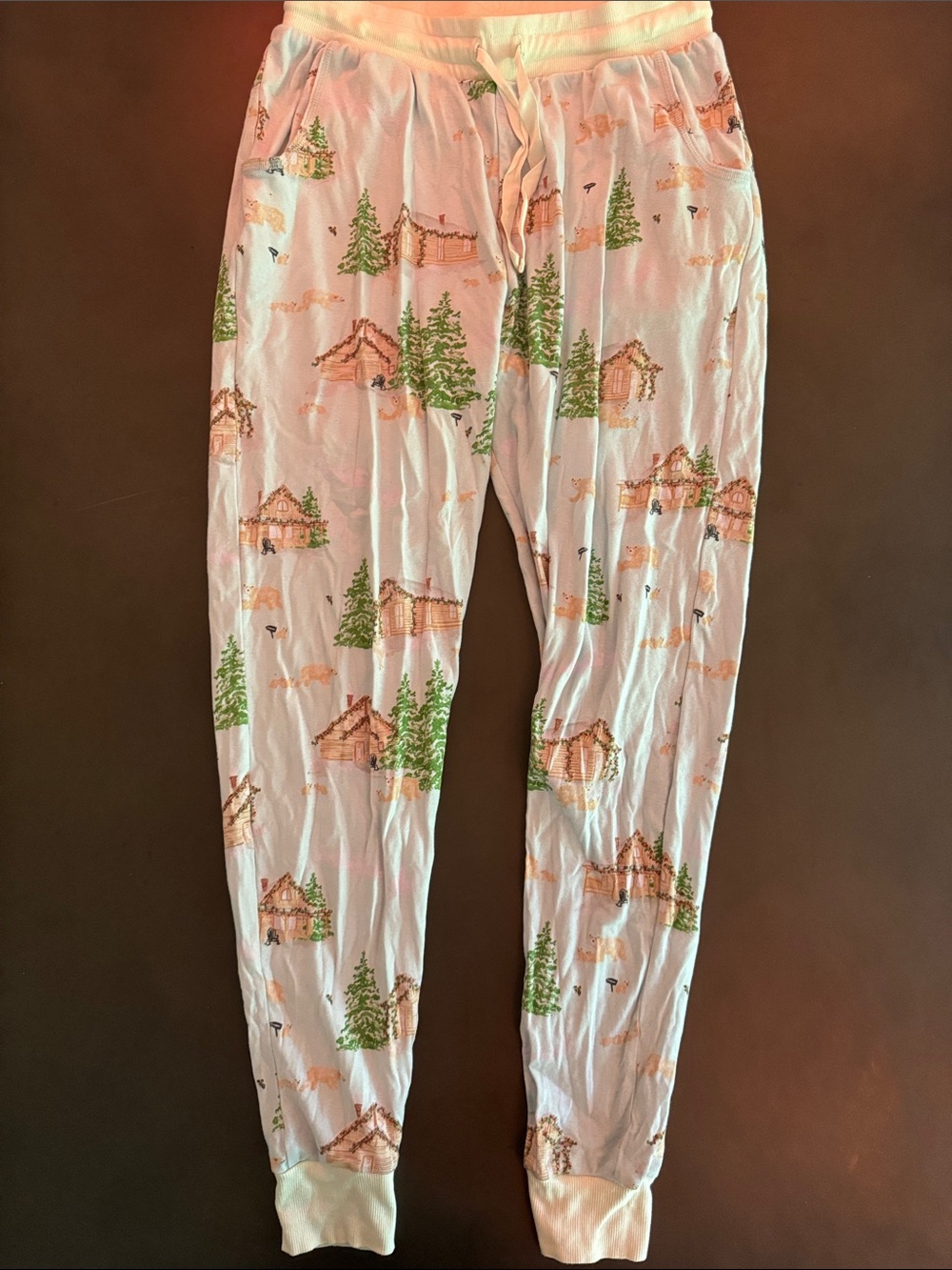 Cozy Cabin Print Women's Pajama Joggers - White & Green